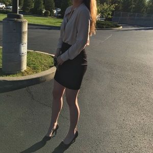 Classic black pencil skirt!